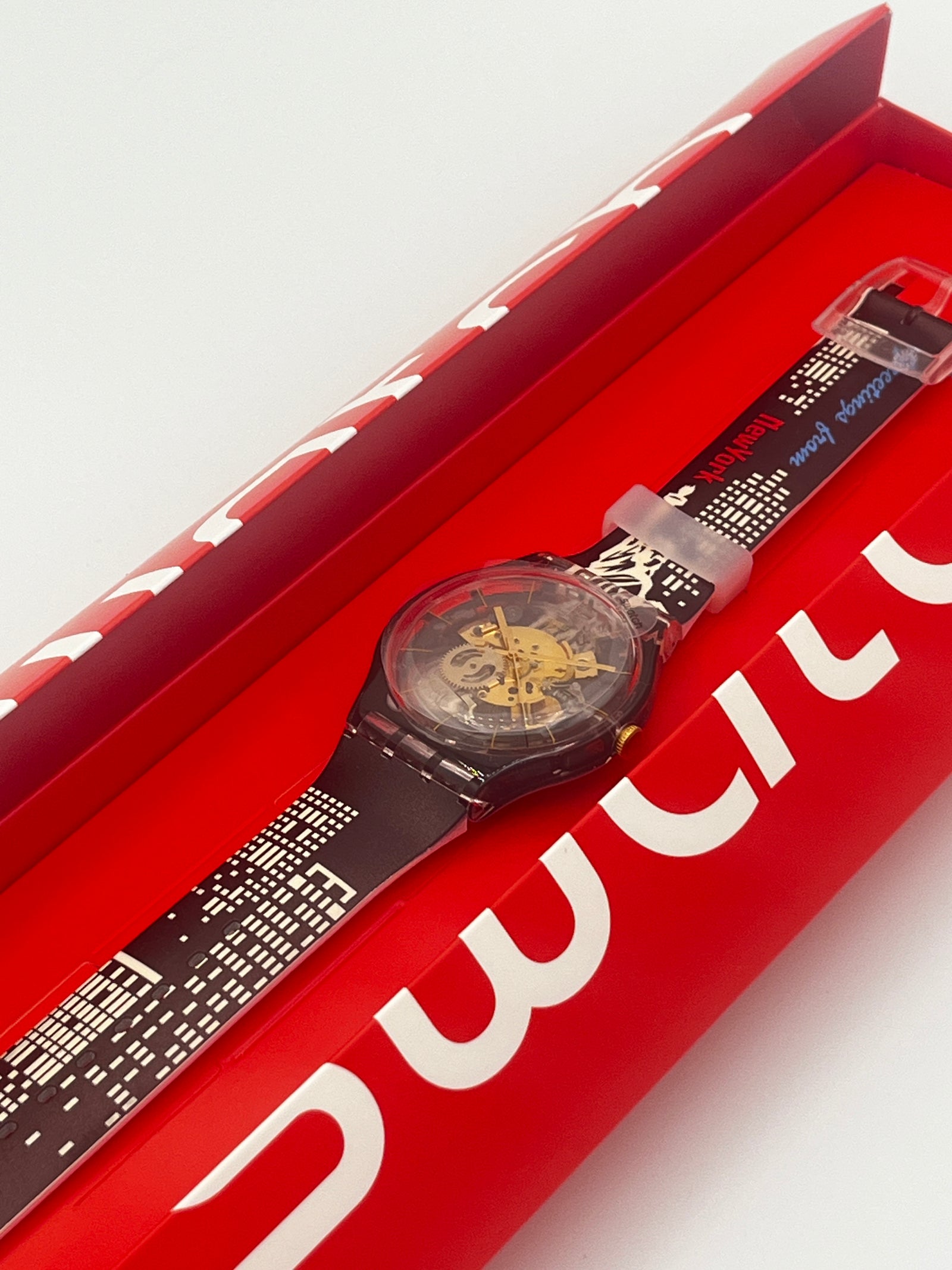 Swatch New Gent SXY GREETINGS FROM NEW YORK SUOK147-021 (2022)
