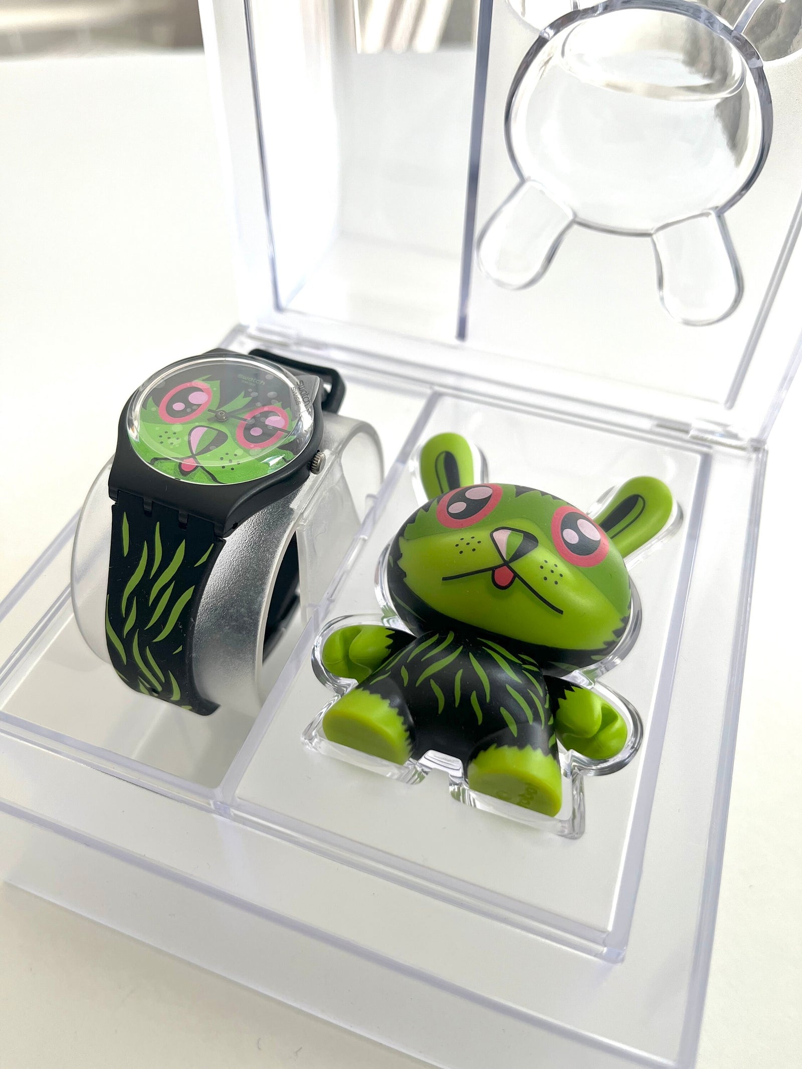 Swatch Gent Special Kidrobot Special THE SO FAR AWAY GB252 (2011)