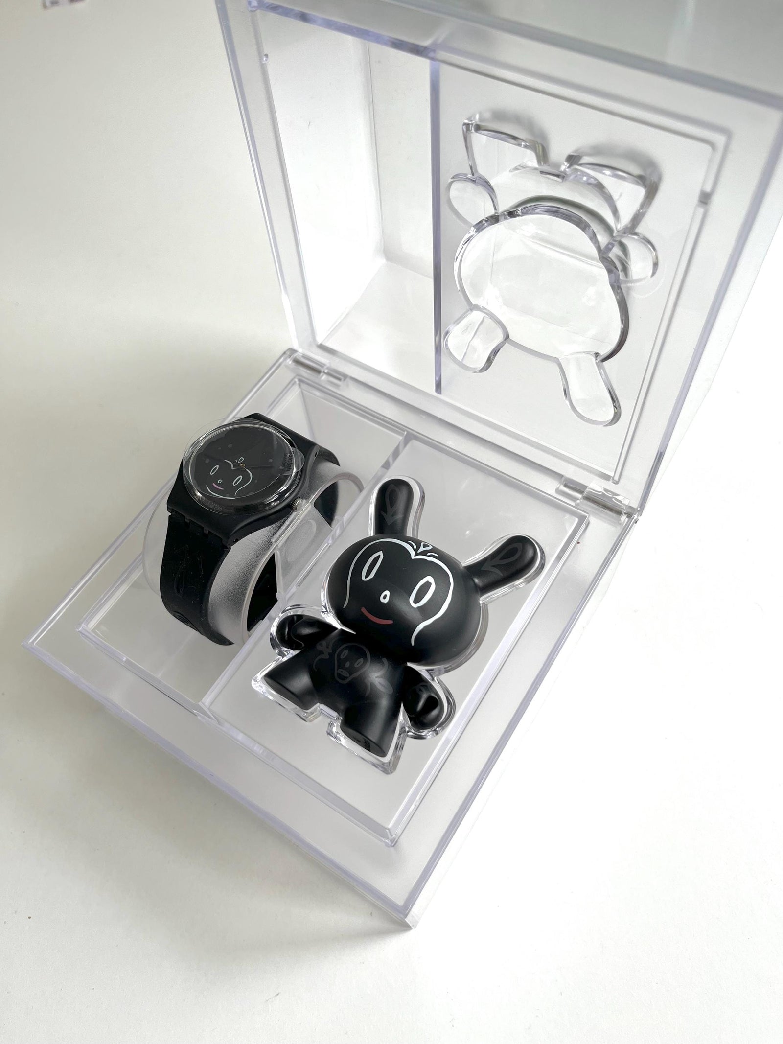 Swatch Kidrobot Special MIDNIGHT MAGI GB249 (2011)